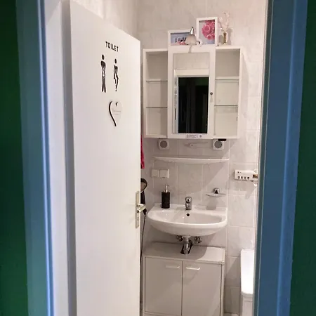 בית אירוח Adam's